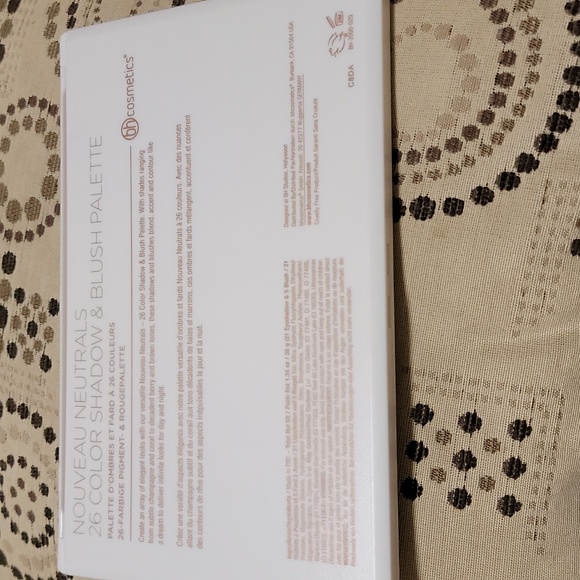 BH Cosmetics Nouveau Neutrals 26 Color Shadow & Blush Palette - Picture 3 of 3